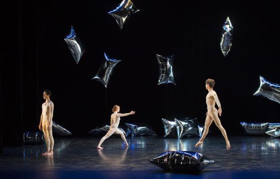 Ballet de Lorraine - Programa Cunningham: For Four Walls, Rain Forest y Sounddance