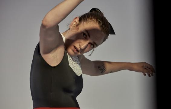 Lara Brown / Raquel Gualtero - Bailar o Lo salvaje / PANORAMA